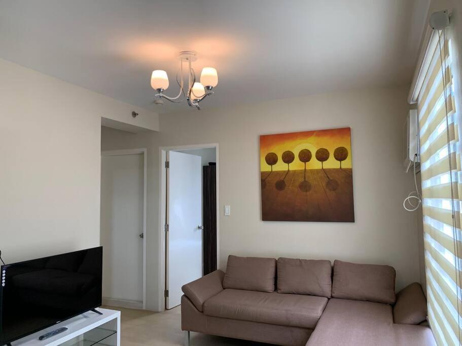 Homey 2 Bedroom Unit W/pool In Avida It Park