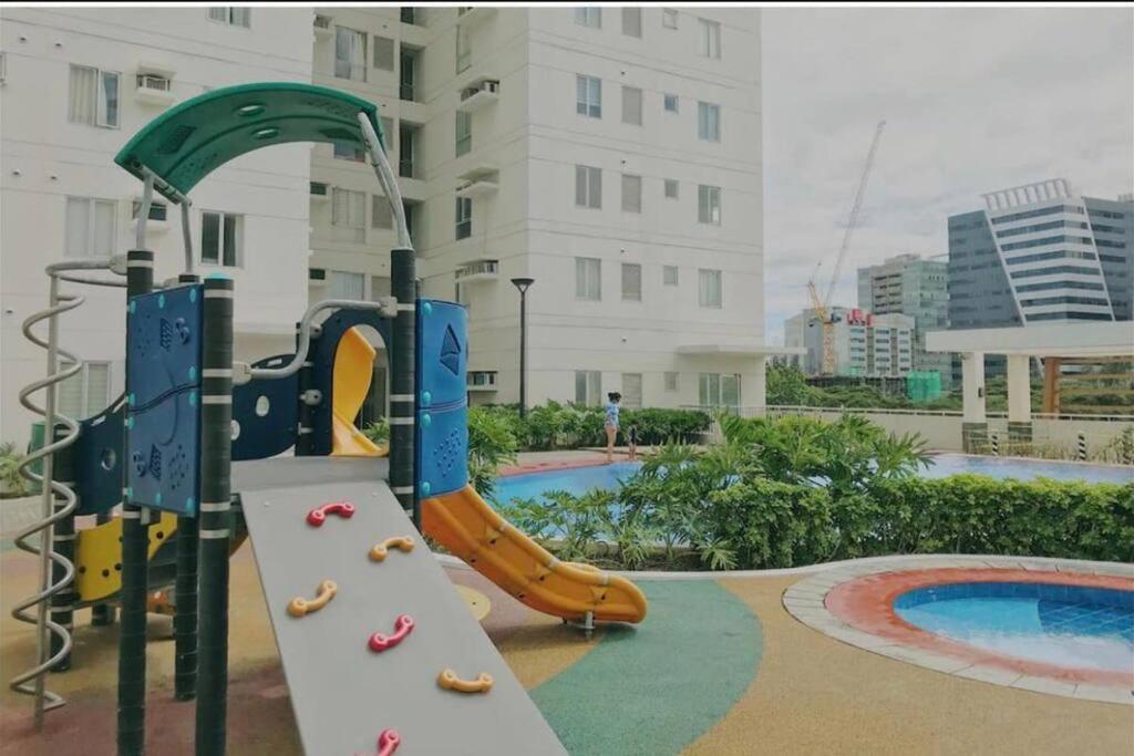 Homey 2 Bedroom Unit W/pool In Avida It Park *